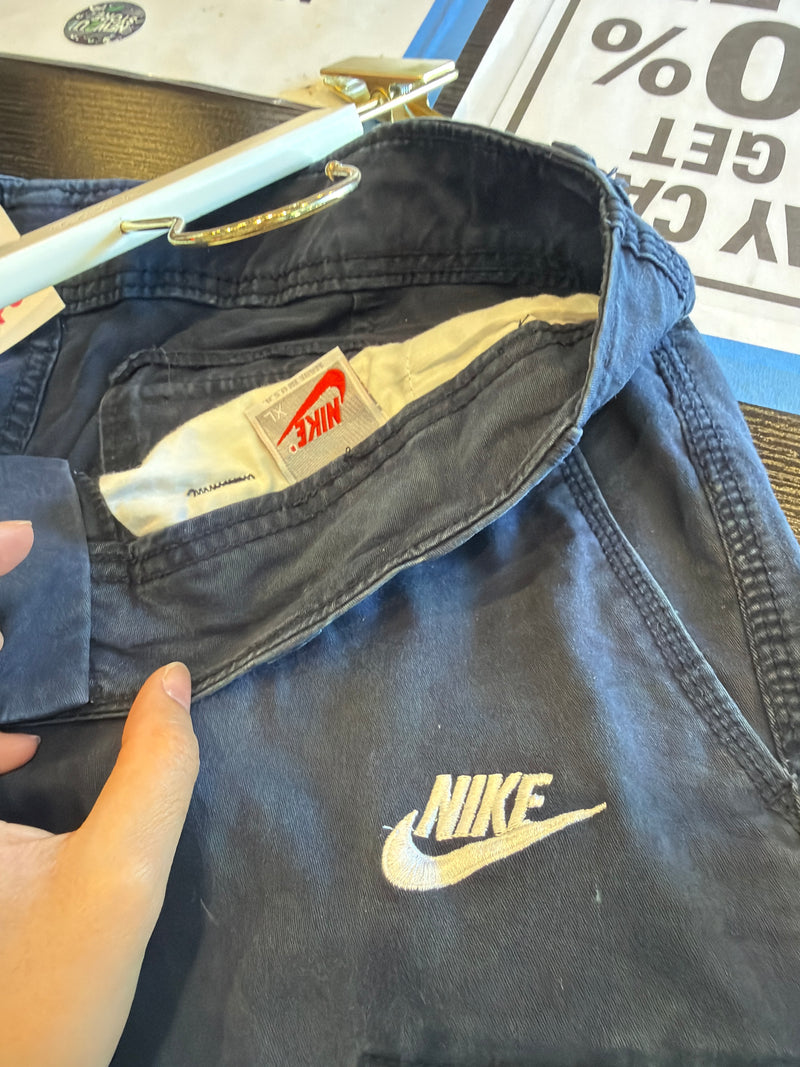 VINTAGE NIKE CARGO SHORTS 36