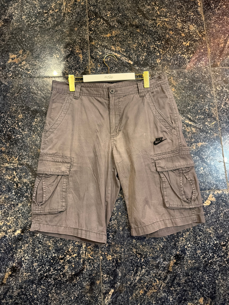 VINTAGE NIKE CARGO SHORTS 36