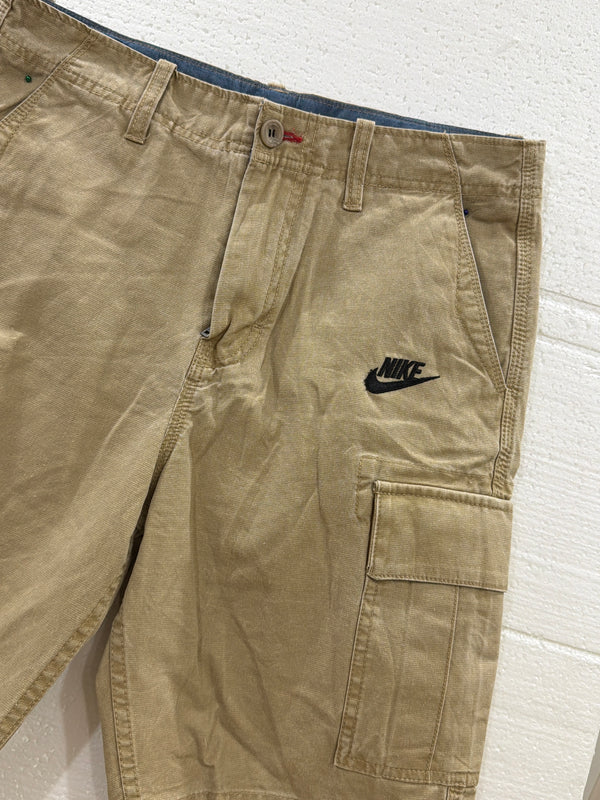 VINTAGE NIKE CARGO SHORTS 29
