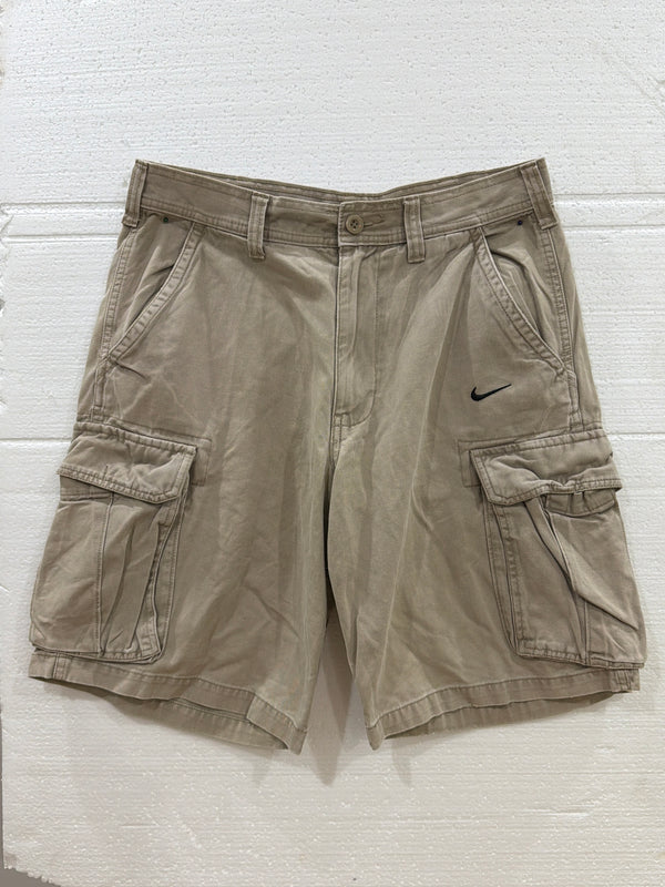 VINTAGE NIKE CARGO SHORTS