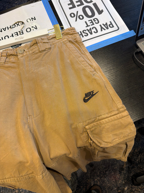 VINTAGE NIKE CARGO SHORTS 31