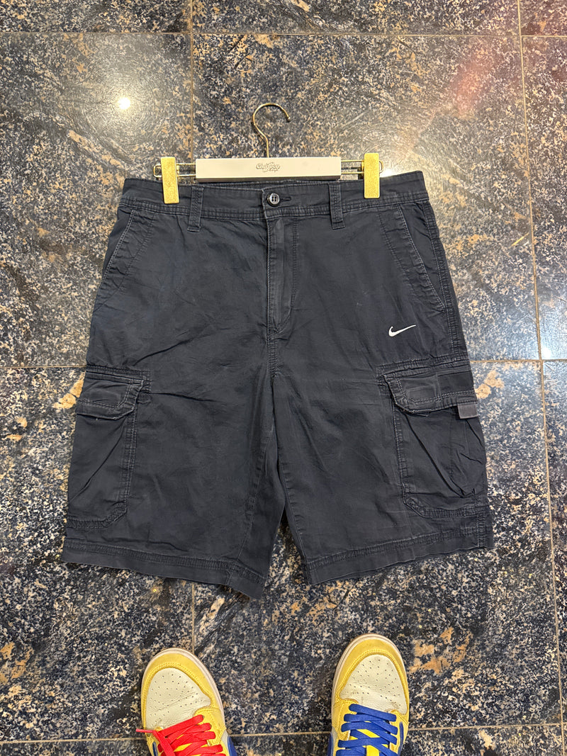 VINTAGE NIKE CARGO SHORTS 31