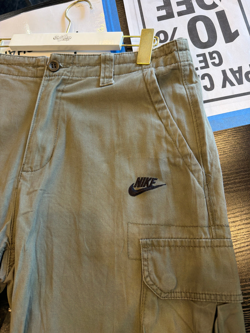 VINTAGE NIKE CARGO SHORTS 30