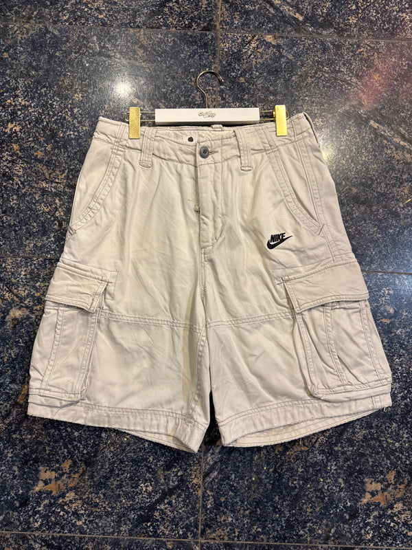 VINTAGE NIKE CARGO SHORTS 31