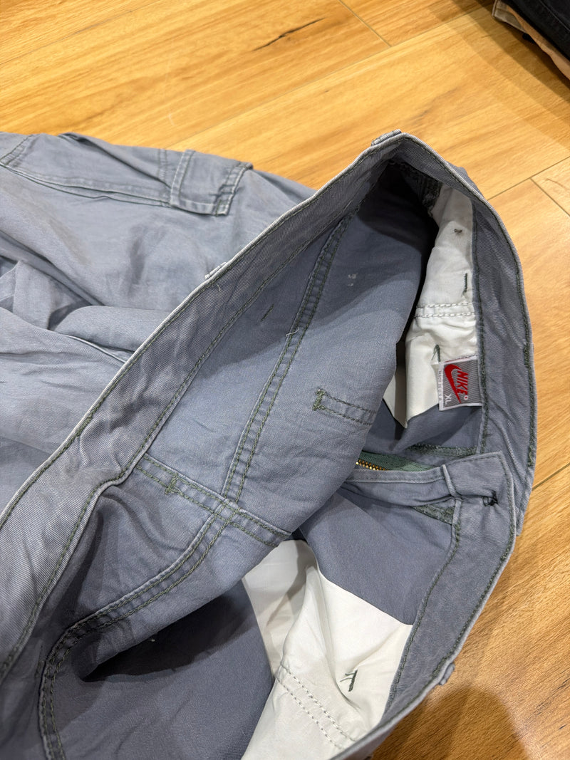 VINTAGE NIKE CARGO SHORTS 37