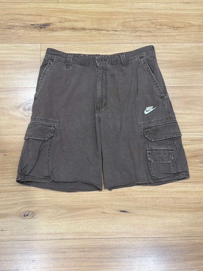VINTAGE NIKE CARGO SHORTS 36