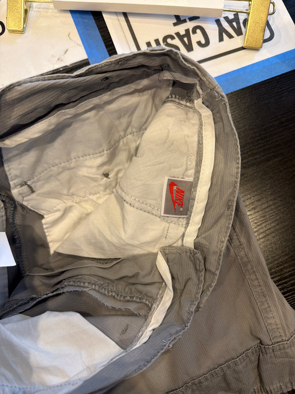 VINTAGE NIKE CARGO SHORTS 29