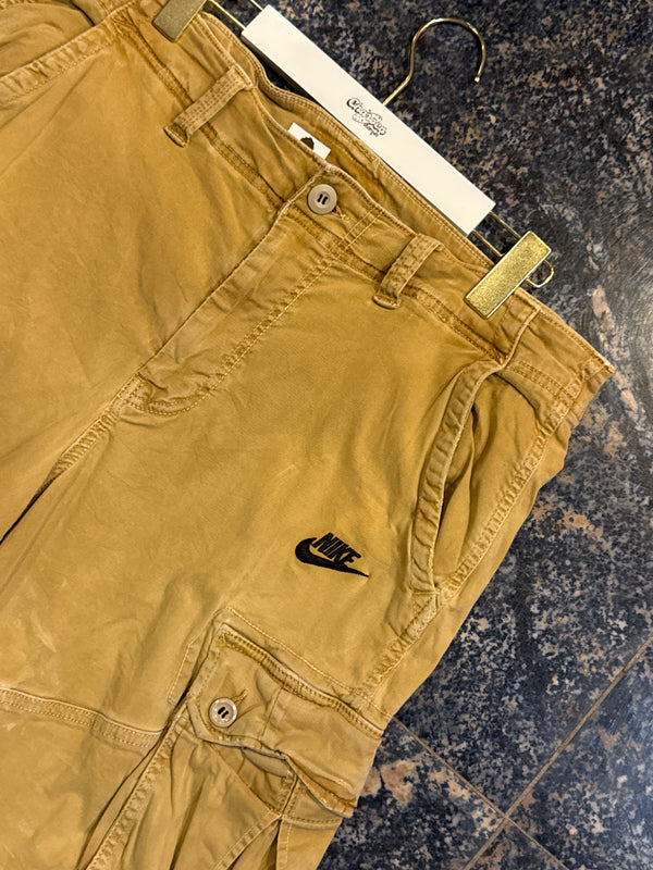 VINTAGE NIKE CARGO SHORTS 35