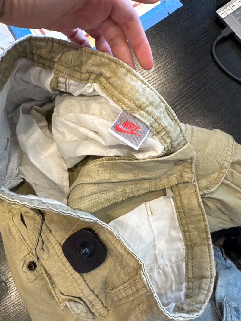 VINTAGE NIKE CARGO SHORTS 30