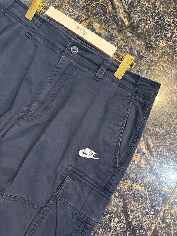VINTAGE NIKE CARGO SHORTS 36
