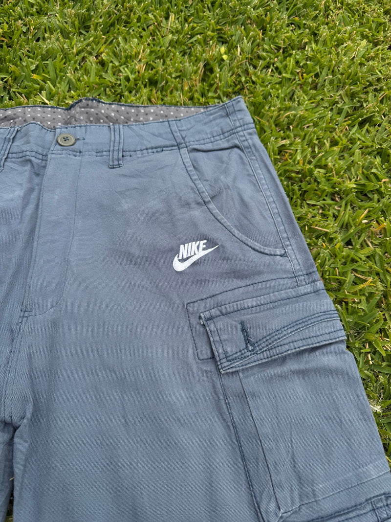 VINTAGE NIKE CARGO SHORTS 32