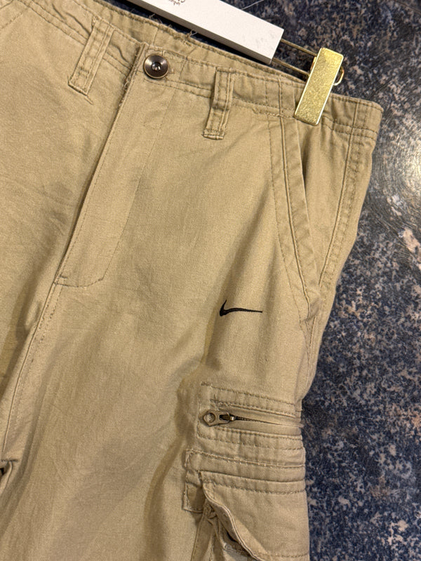 VINTAGE NIKE CARGO SHORTS 30