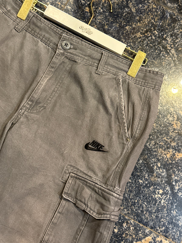 VINTAGE NIKE CARGO SHORTS