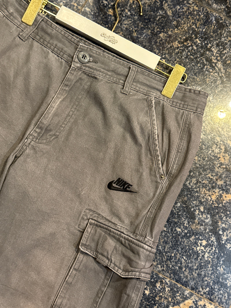 VINTAGE NIKE CARGO SHORTS