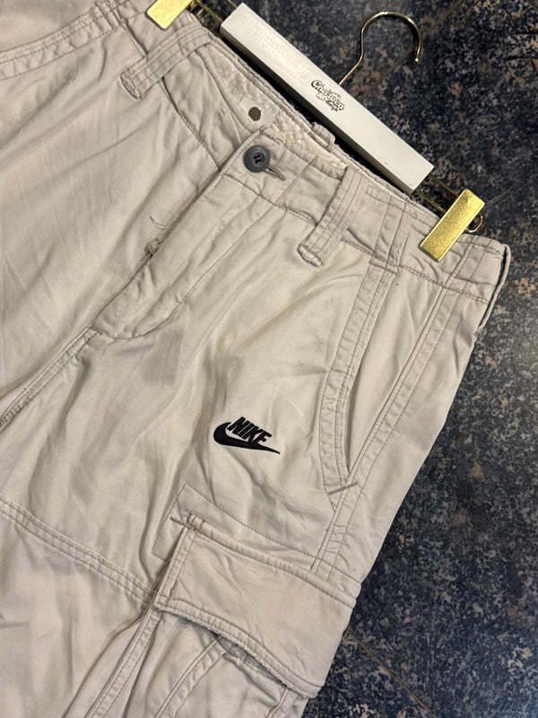 VINTAGE NIKE CARGO SHORTS 31