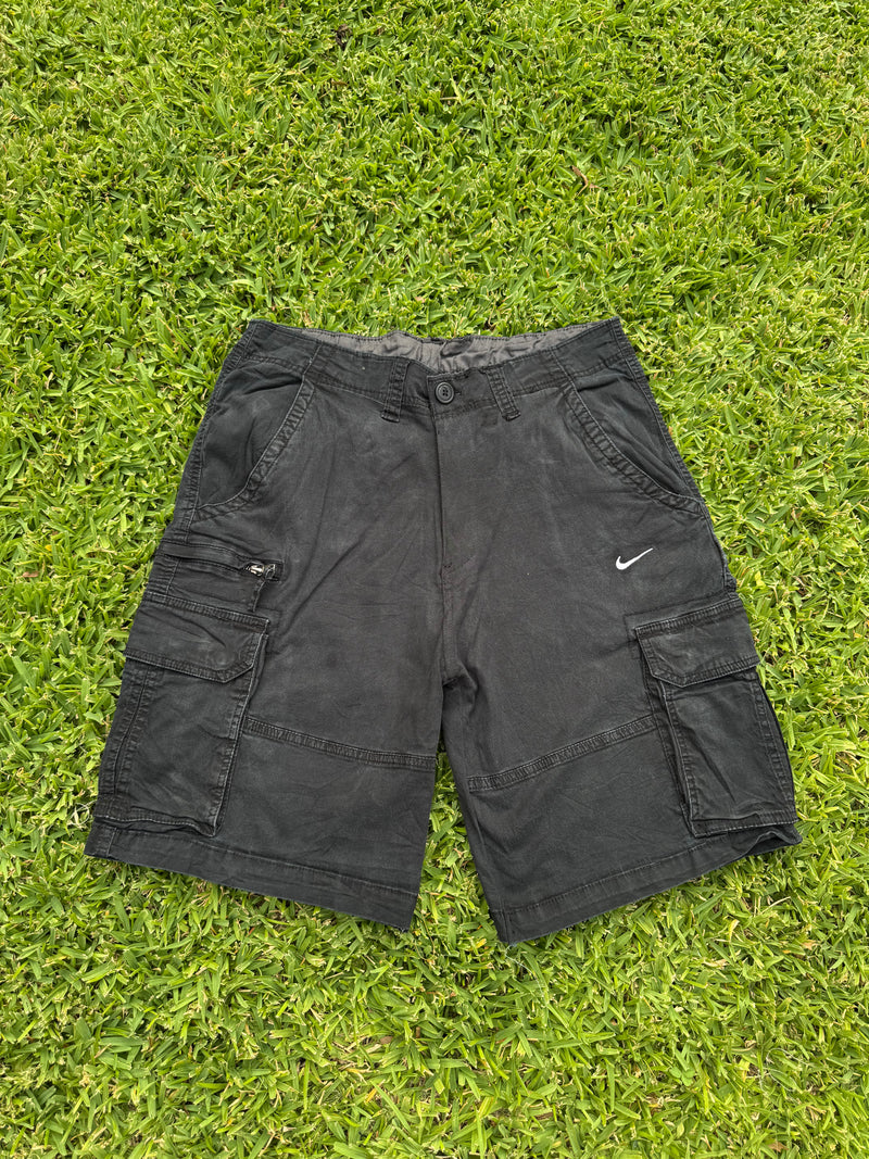 VINTAGE NIKE CARGO SHORTS 31