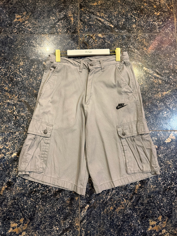 VINTAGE NIKE CARGO SHORTS 29