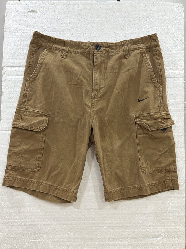 VINTAGE NIKE CARGO SHORTS 37