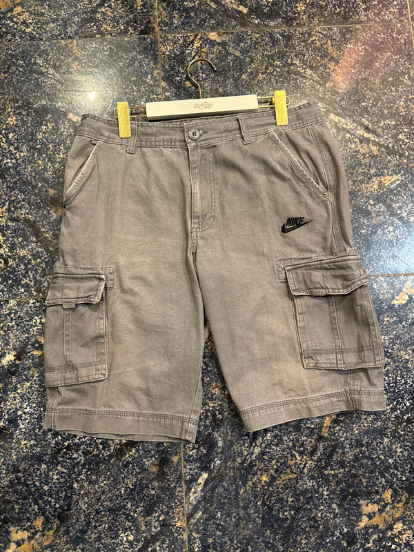 VINTAGE NIKE CARGO SHORTS