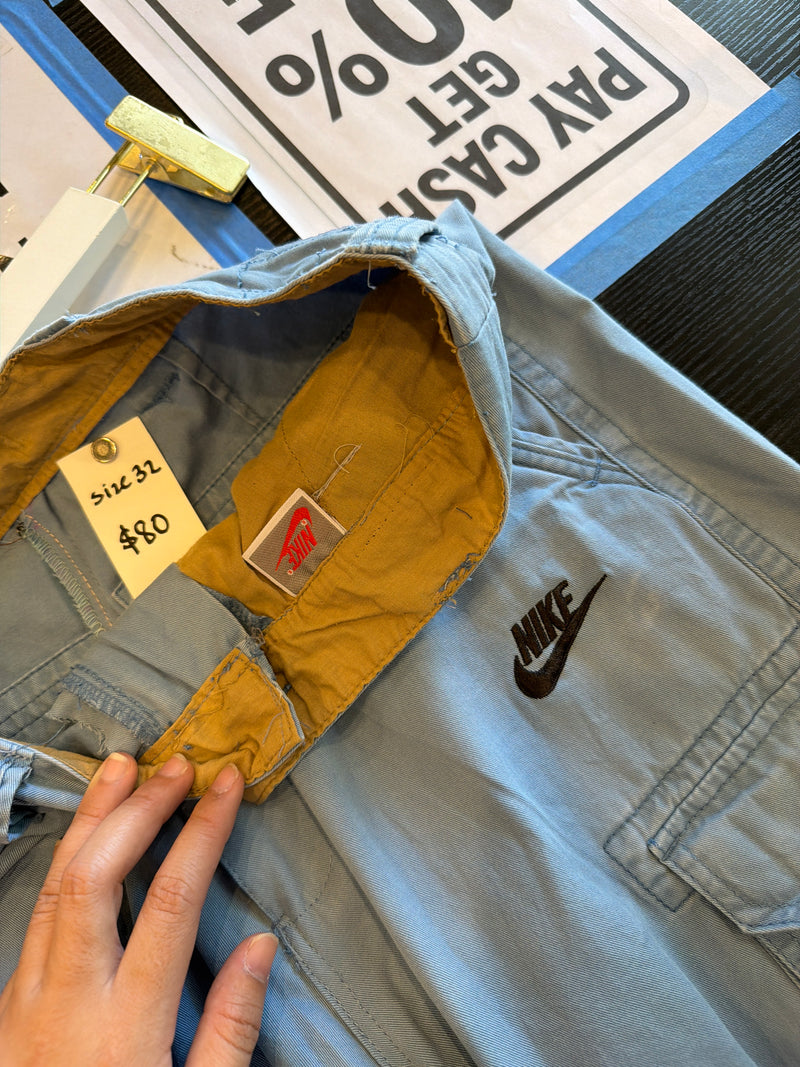 VINTAGE NIKE CARGO SHORTS 32