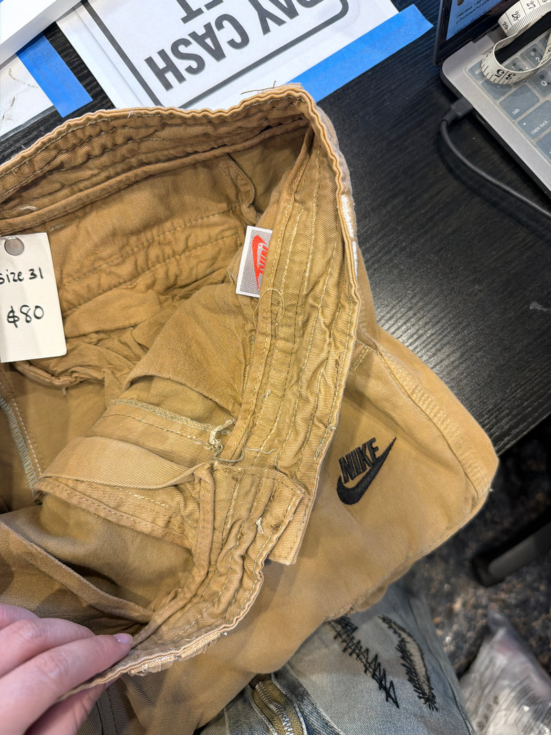 VINTAGE NIKE CARGO SHORTS 31