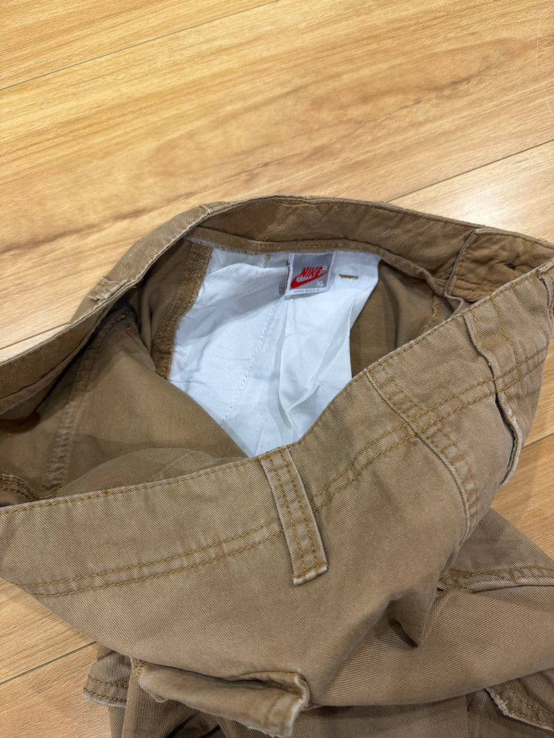 VINTAGE NIKE CARGO SHORTS 37