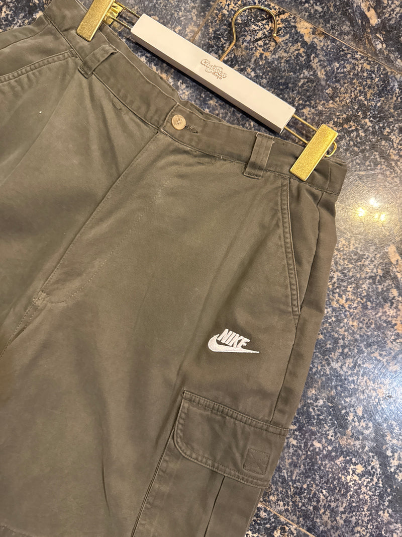 VINTAGE NIKE CARGO SHORTS 31