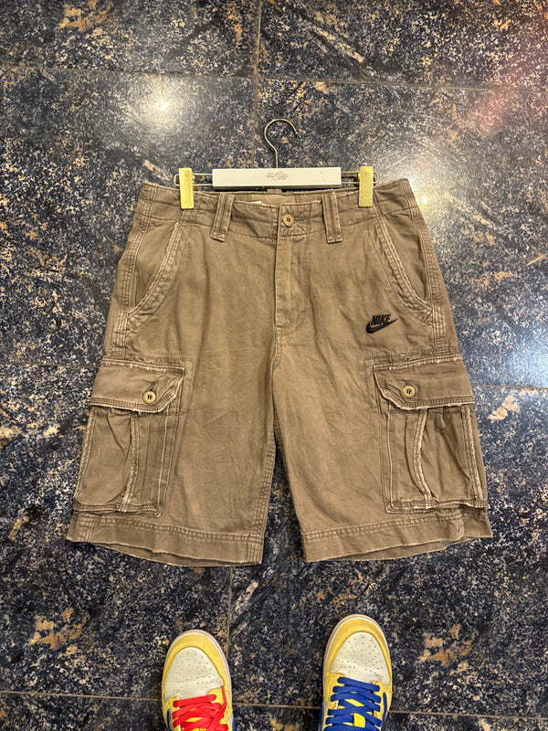 VINTAGE NIKE CARGO SHORTS 33