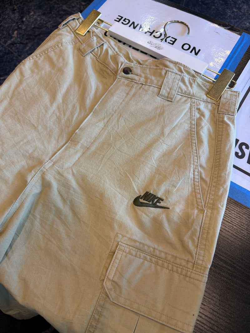 VINTAGE NIKE CARGO SHORTS 28