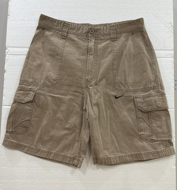 VINTAGE NIKE CARGO SHORTS 33