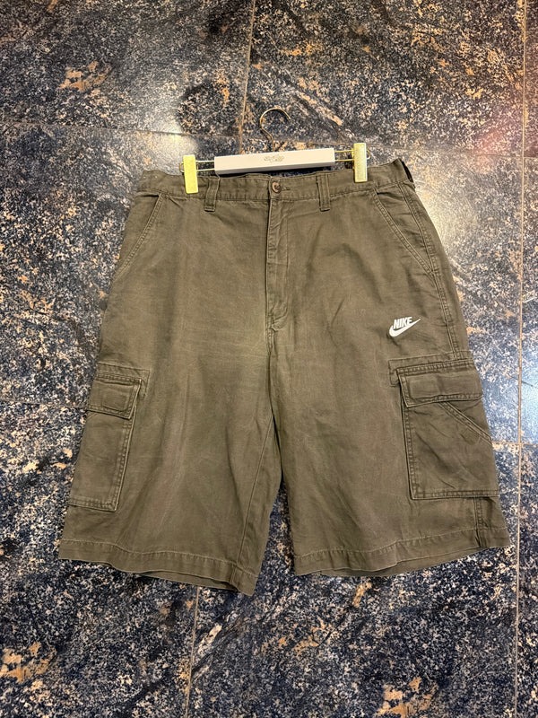 VINTAGE NIKE CARGO SHORTS 35