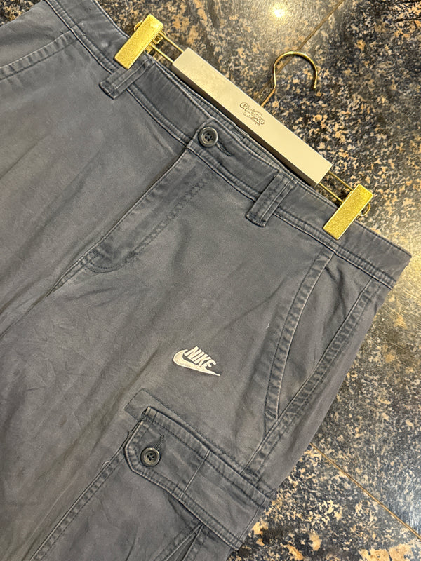 VINTAGE NIKE CARGO SHORTS 37