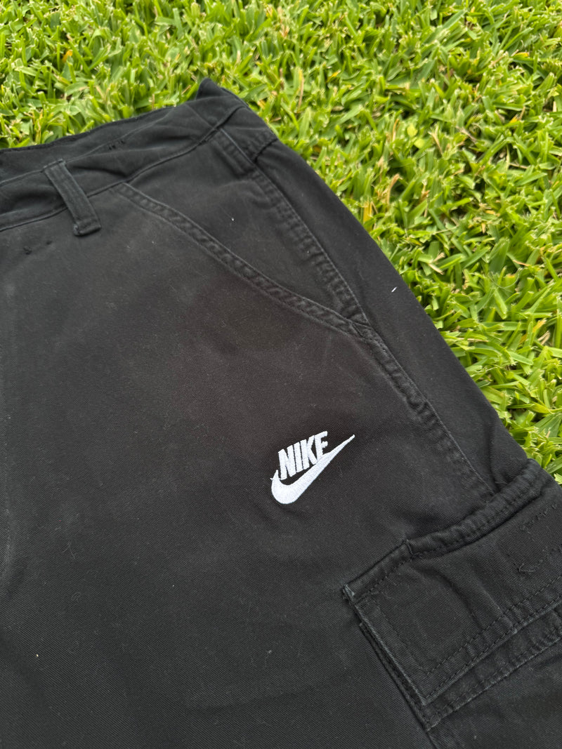 VINTAGE NIKE CARGO SHORTS 30