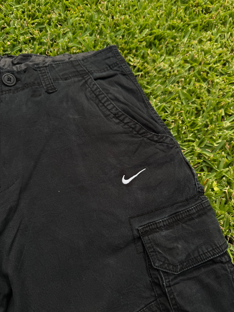 VINTAGE NIKE CARGO SHORTS 31