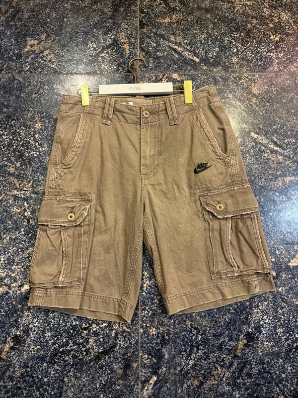 VINTAGE NIKE CARGO SHORTS 33