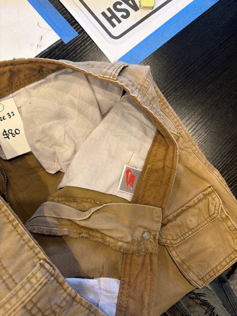 VINTAGE NIKE CARGO SHORTS 32