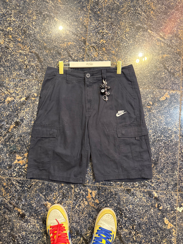 VINTAGE NIKE CARGO SHORTS 34