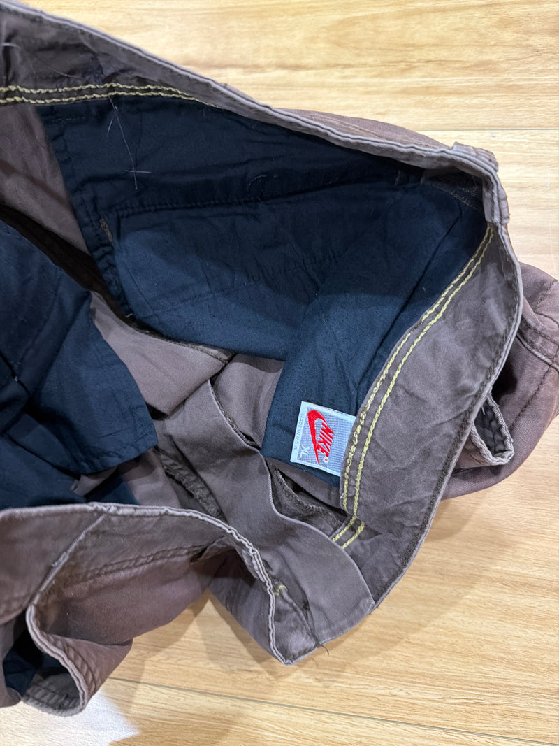 VINTAGE NIKE CARGO SHORTS 39