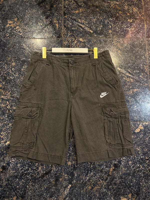 VINTAGE NIKE CARGO SHORTS 32