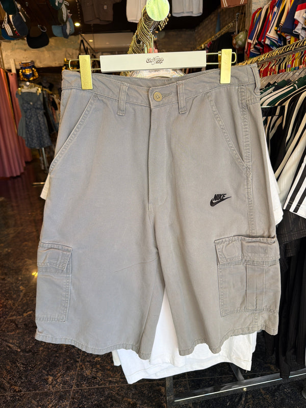 VINTAGE NIKE CARGO SHORTS 29