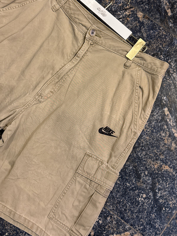 VINTAGE NIKE CARGO SHORTS 35