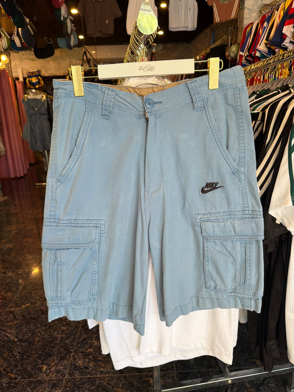 VINTAGE NIKE CARGO SHORTS 32