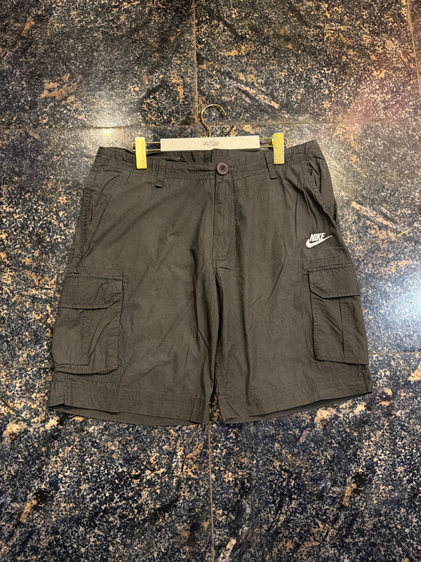 VINTAGE NIKE CARGO SHORTS 36