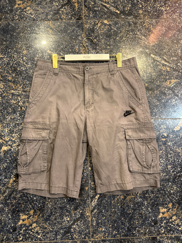 VINTAGE NIKE CARGO SHORTS 36