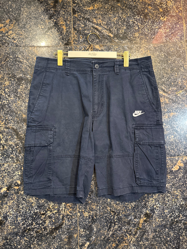 VINTAGE NIKE CARGO SHORTS 36