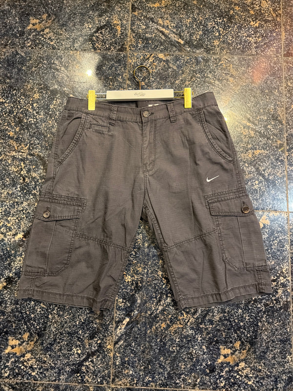 VINTAGE NIKE CARGO SHORTS 36