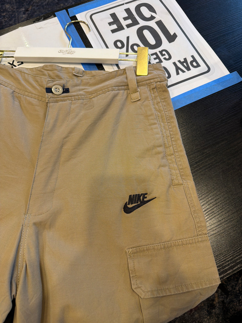 VINTAGE NIKE CARGO SHORTS 32