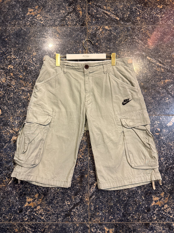 VINTAGE NIKE CARGO SHORTS 35