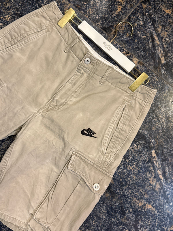 VINTAGE NIKE CARGO SHORTS 30