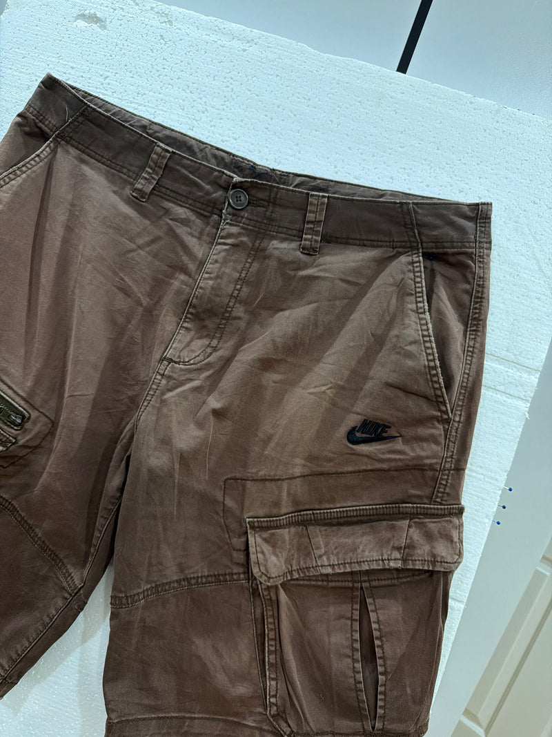 VINTAGE NIKE CARGO SHORTS 39